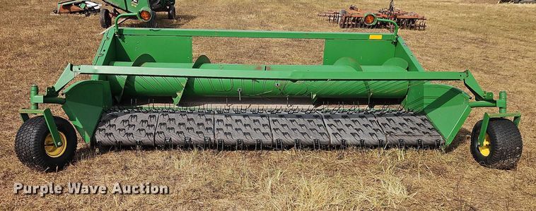 image for item EB8275 John Deere 912 pickup head