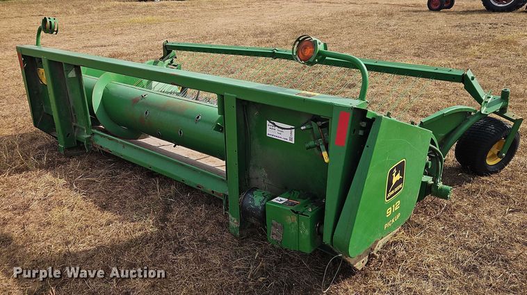 image for item EB8275 John Deere 912 pickup head