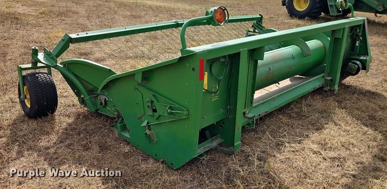 image for item EB8275 John Deere 912 pickup head