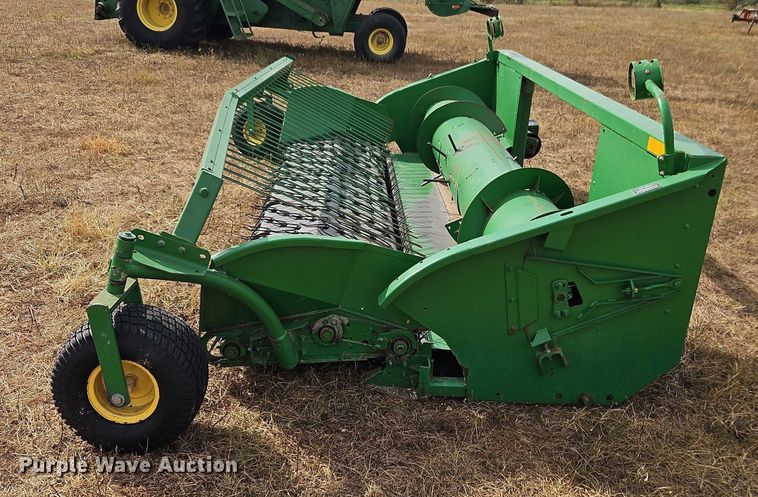 image for item EB8275 John Deere 912 pickup head