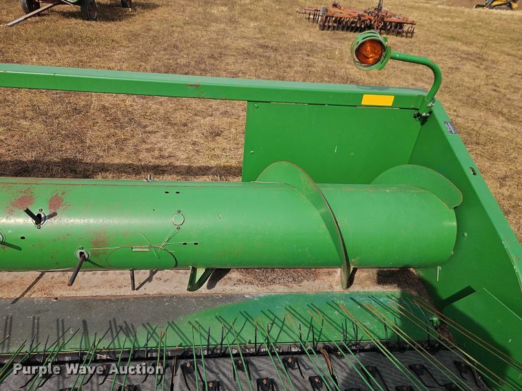 image for item EB8275 John Deere 912 pickup head