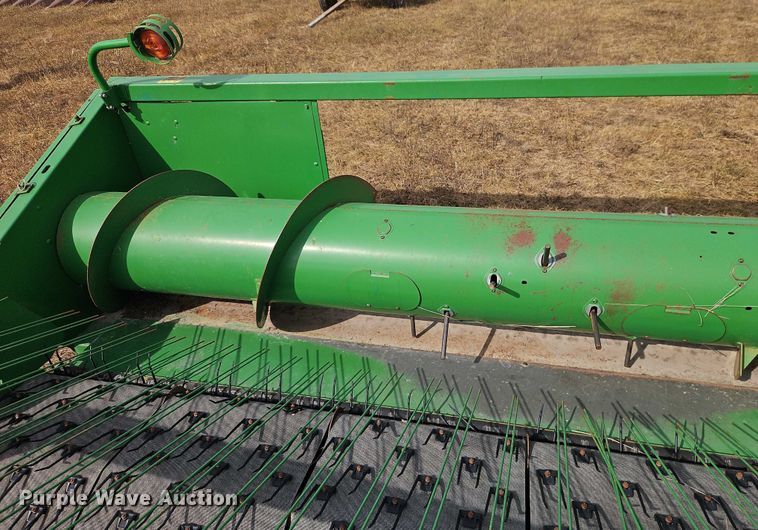 image for item EB8275 John Deere 912 pickup head