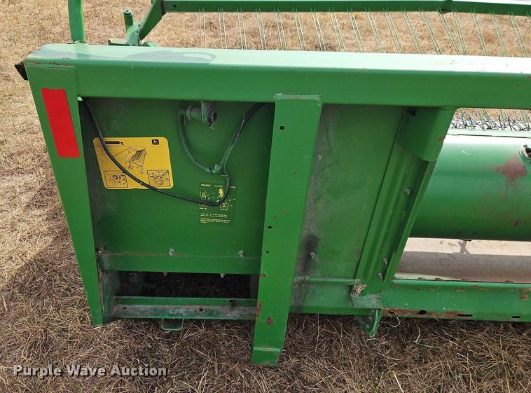 image for item EB8275 John Deere 912 pickup head