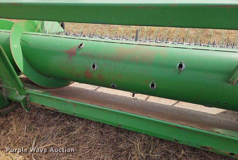 image for item EB8275 John Deere 912 pickup head