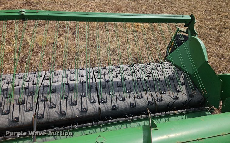 image for item EB8275 John Deere 912 pickup head