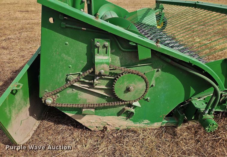 image for item EB8275 John Deere 912 pickup head