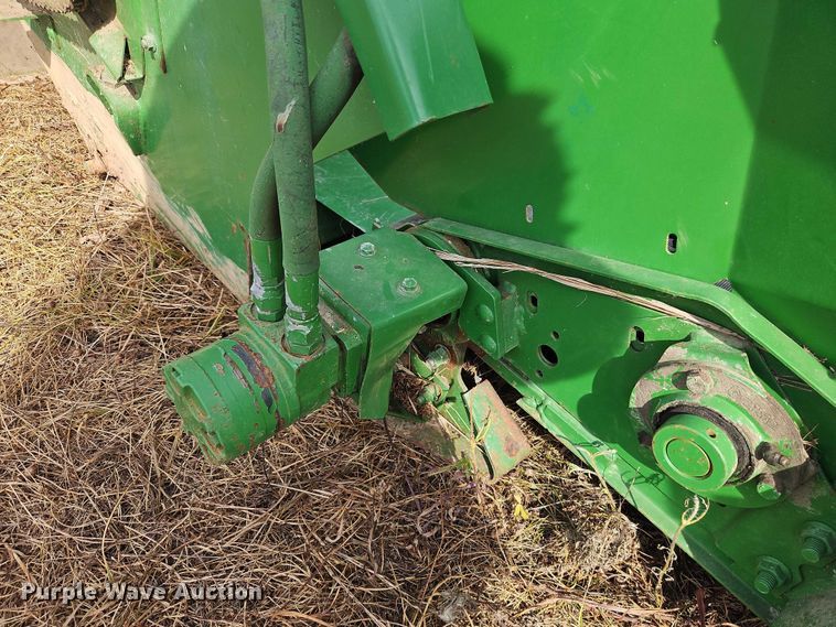 image for item EB8275 John Deere 912 pickup head