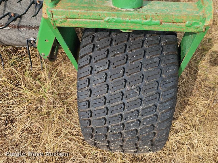 image for item EB8275 John Deere 912 pickup head