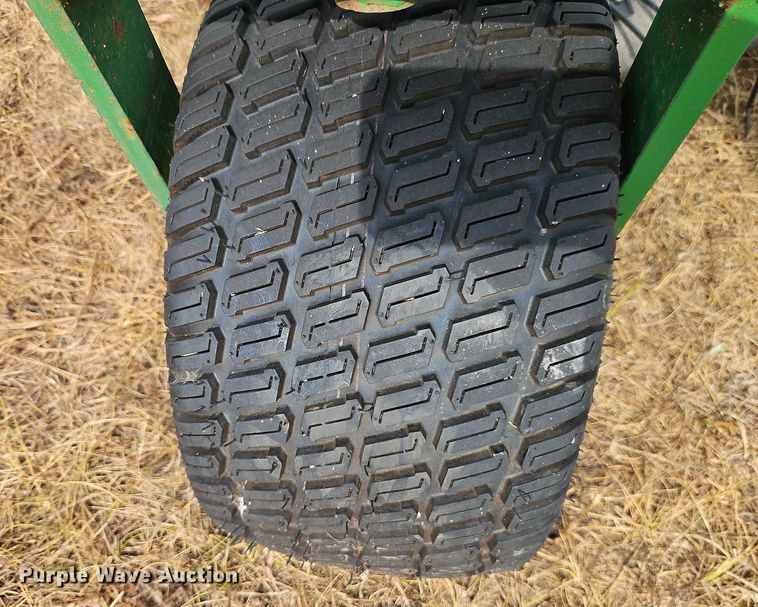 image for item EB8275 John Deere 912 pickup head