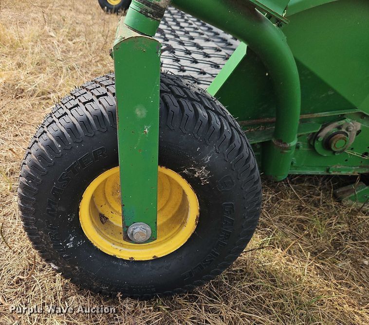 image for item EB8275 John Deere 912 pickup head