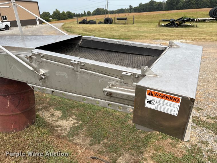 image for item EC4407 Adams BLO-24-54 fertilizer conveyor