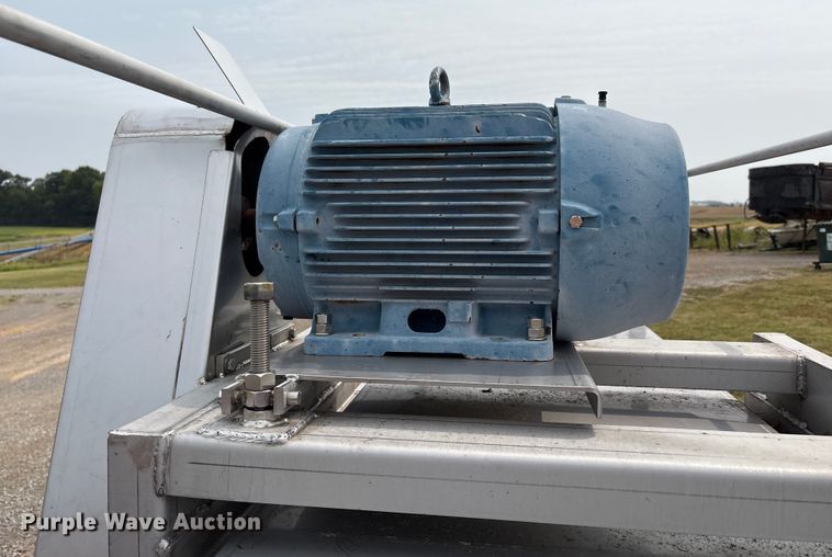 image for item EC4407 Adams BLO-24-54 fertilizer conveyor