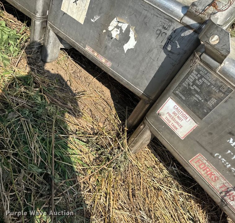 image for item ED1516 (7) stainless steel tanks