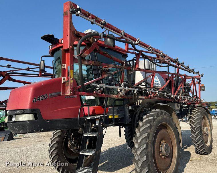 image for item ED1518 2011 Case 4420 Patriot sprayer