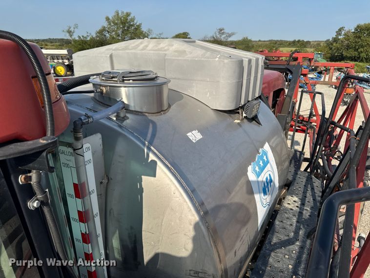 image for item ED1518 2011 Case 4420 Patriot sprayer