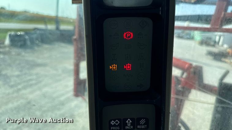 image for item ED1518 2011 Case 4420 Patriot sprayer