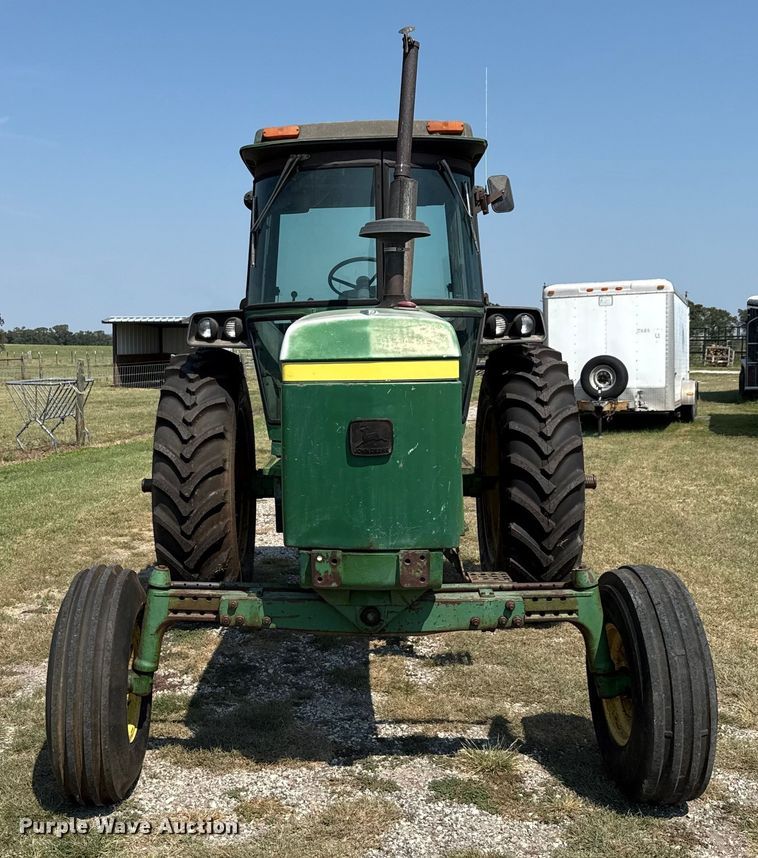 image for item ED5909 1980 John Deere 4240 tractor