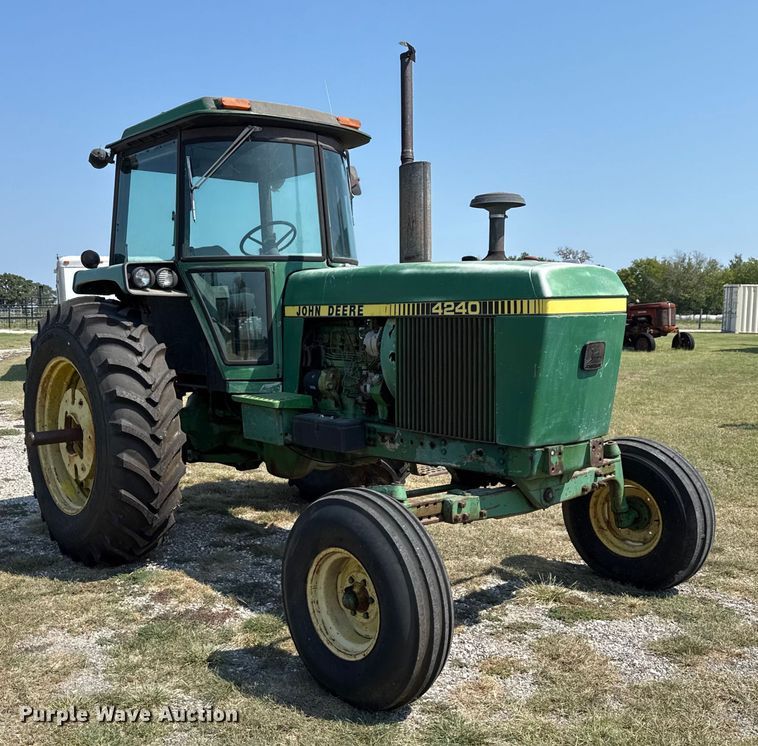 image for item ED5909 1980 John Deere 4240 tractor