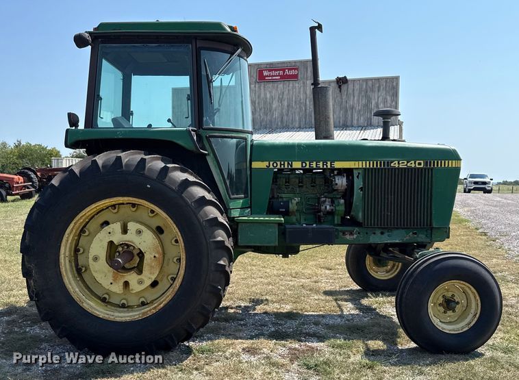image for item ED5909 1980 John Deere 4240 tractor