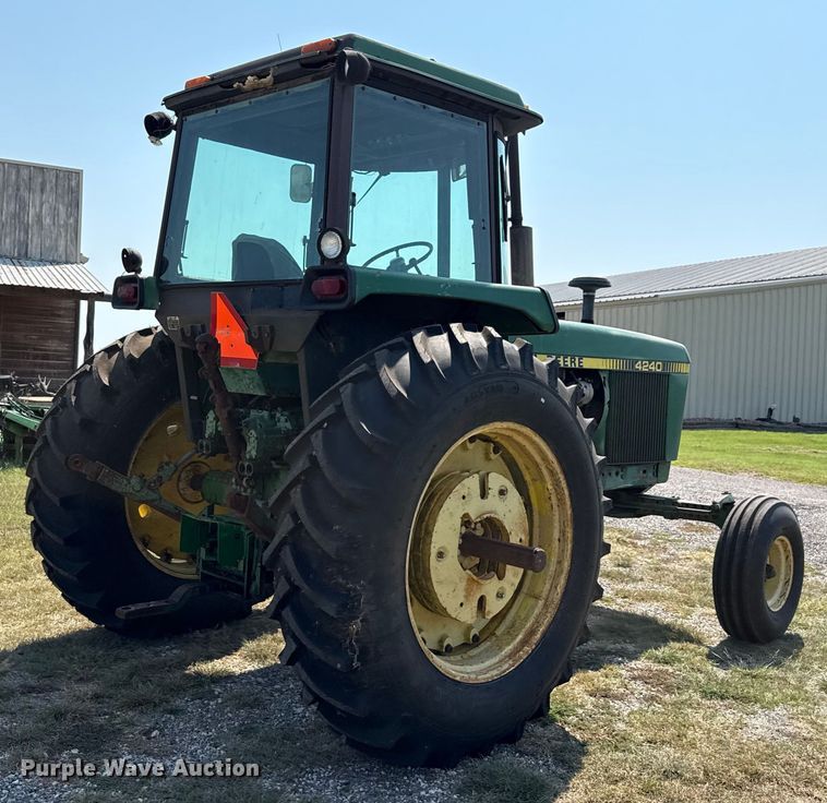 image for item ED5909 1980 John Deere 4240 tractor