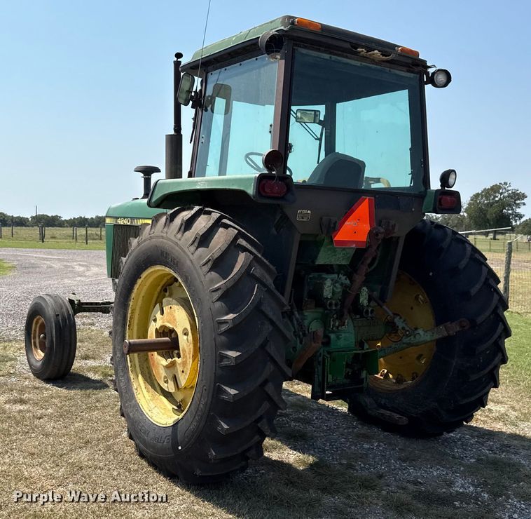 image for item ED5909 1980 John Deere 4240 tractor
