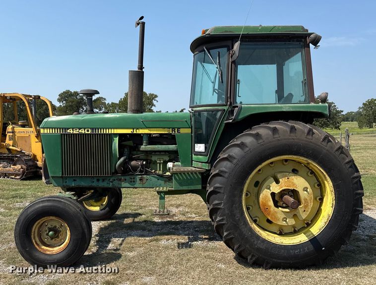 image for item ED5909 1980 John Deere 4240 tractor
