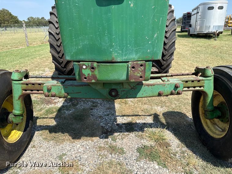 image for item ED5909 1980 John Deere 4240 tractor