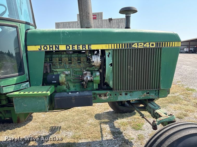 image for item ED5909 1980 John Deere 4240 tractor