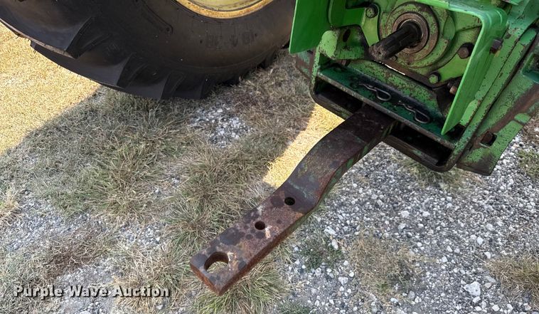 image for item ED5909 1980 John Deere 4240 tractor