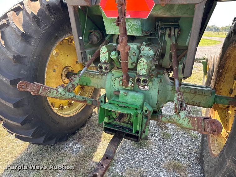 image for item ED5909 1980 John Deere 4240 tractor