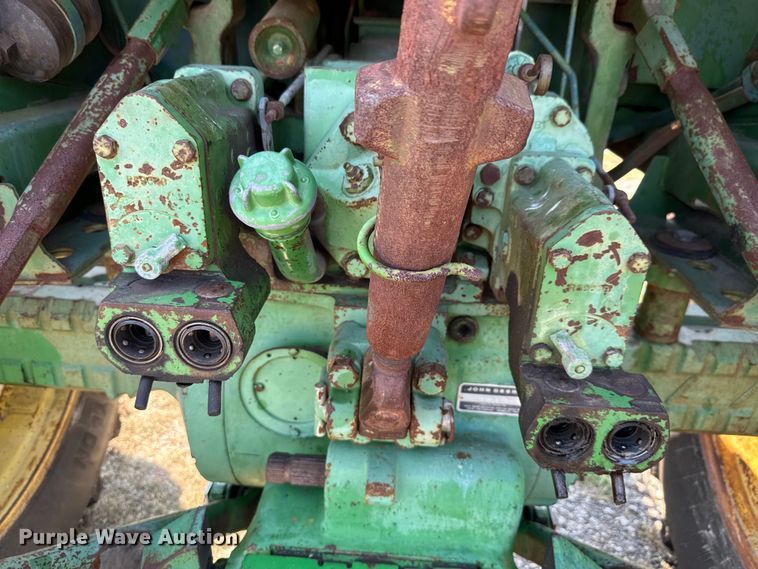 image for item ED5909 1980 John Deere 4240 tractor