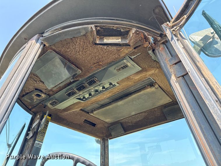 image for item ED5909 1980 John Deere 4240 tractor