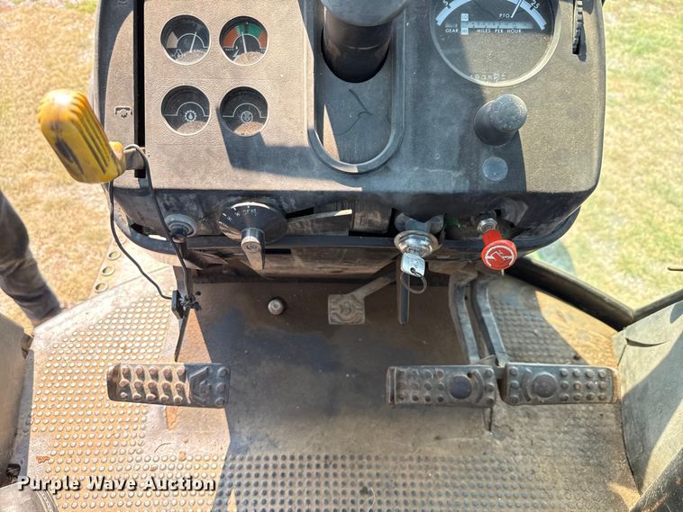 image for item ED5909 1980 John Deere 4240 tractor