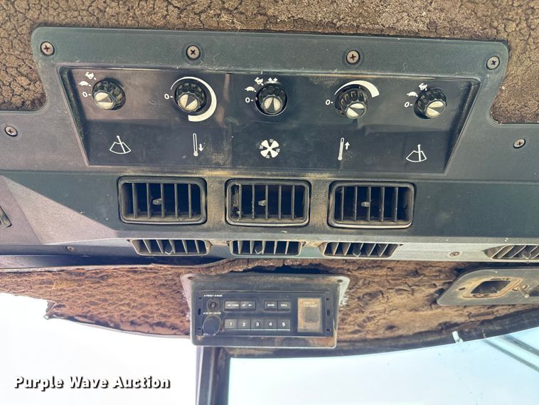 image for item ED5909 1980 John Deere 4240 tractor