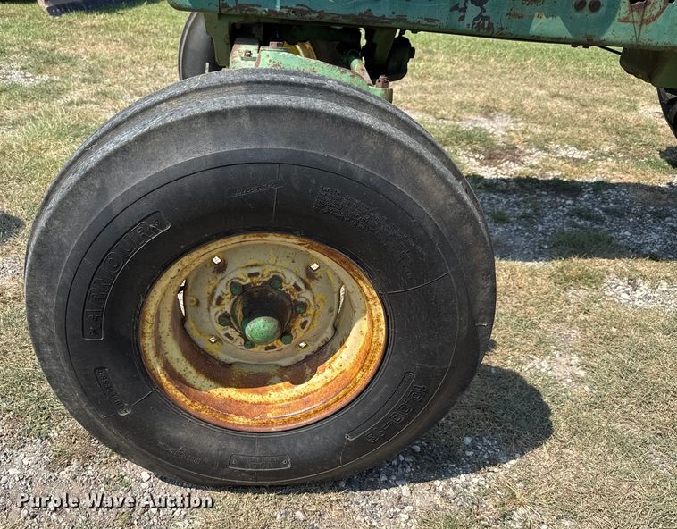 image for item ED5909 1980 John Deere 4240 tractor