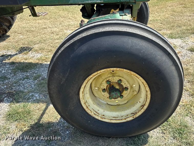 image for item ED5909 1980 John Deere 4240 tractor