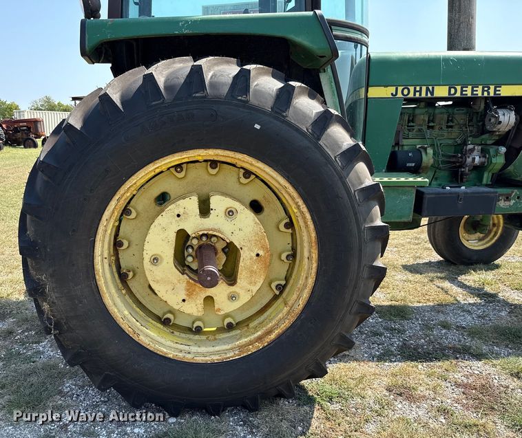 image for item ED5909 1980 John Deere 4240 tractor