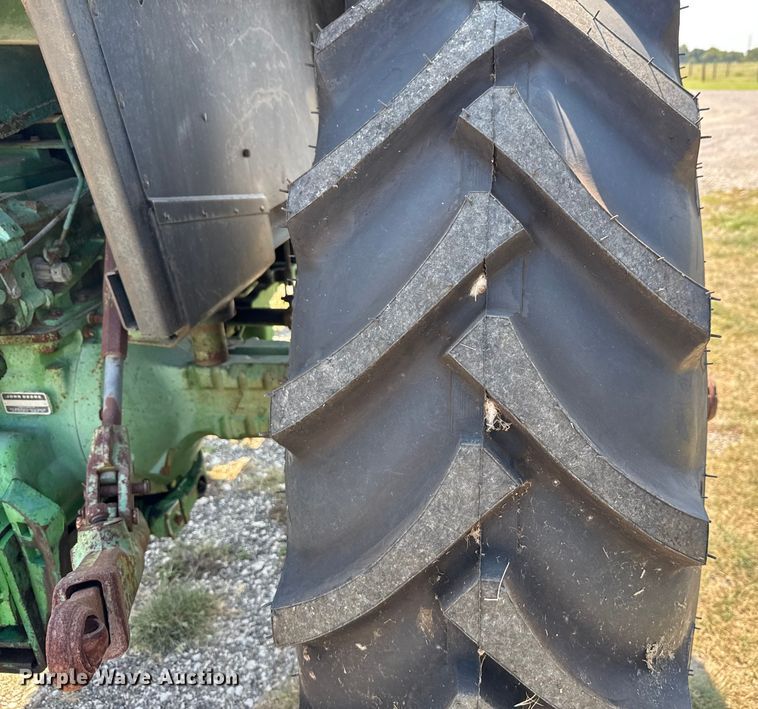 image for item ED5909 1980 John Deere 4240 tractor