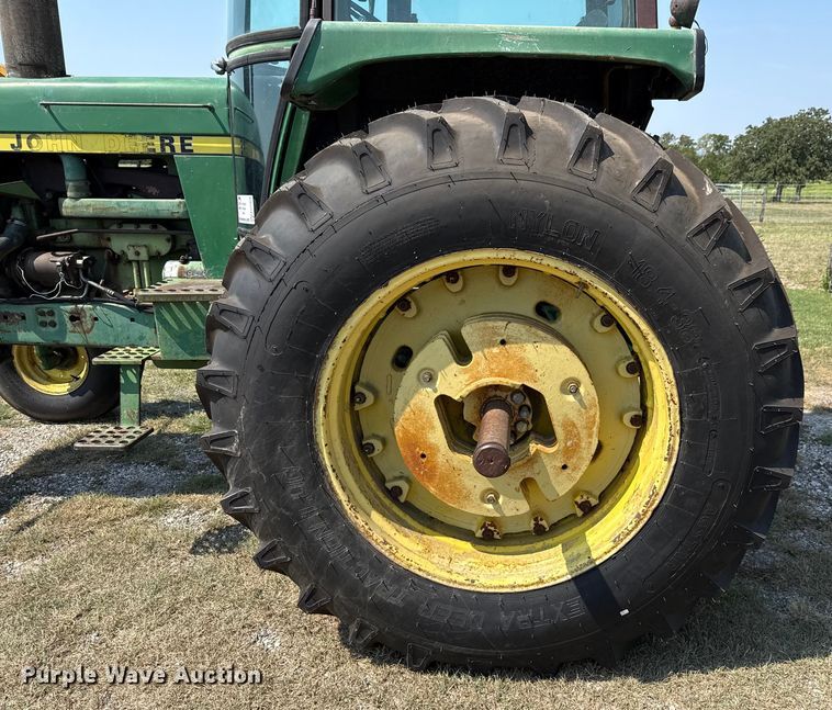 image for item ED5909 1980 John Deere 4240 tractor