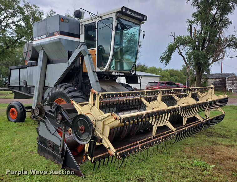 image for item EF3804 Gleaner M2 combine