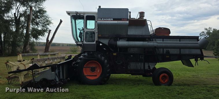image for item EF3804 Gleaner M2 combine