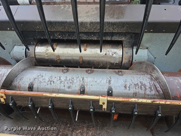 image for item EF3804 Gleaner M2 combine