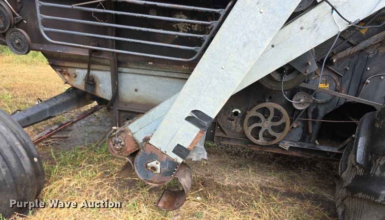 image for item EF3805 Gleaner M2  combine