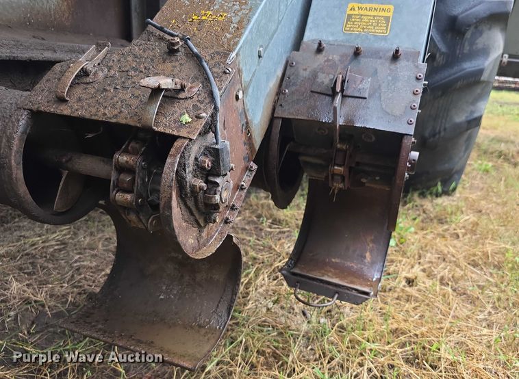 image for item EF3805 Gleaner M2  combine