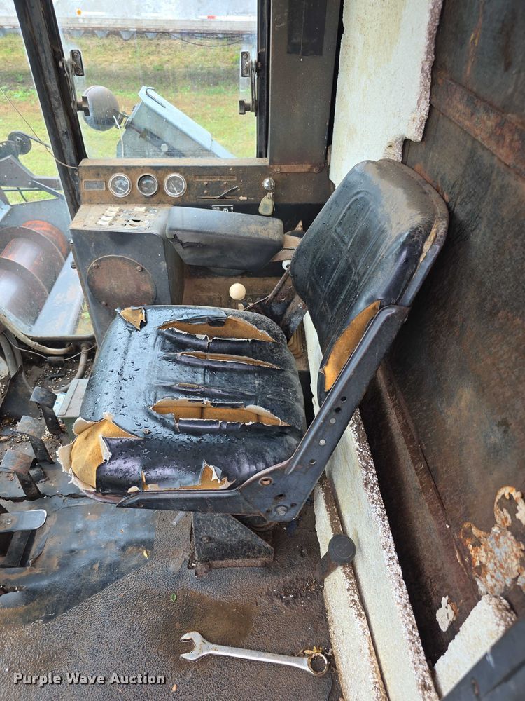 image for item EF3805 Gleaner M2  combine