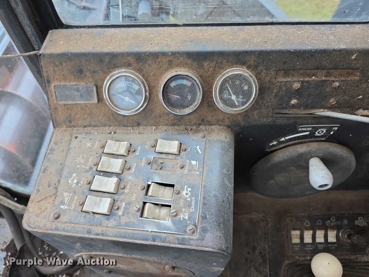 image for item EF3805 Gleaner M2  combine