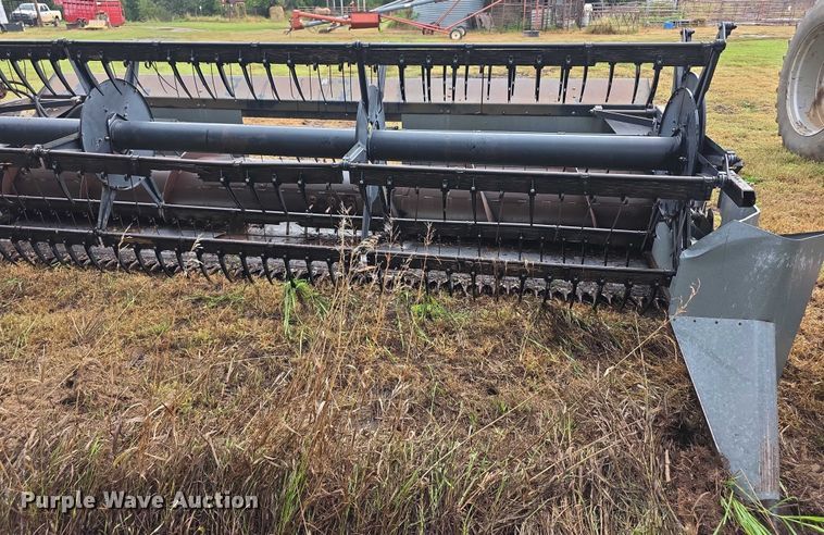 image for item EF3806 Gleaner LMF header pickup head