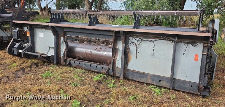 image for item EF3806 Gleaner LMF header pickup head