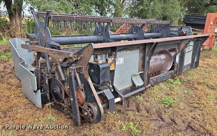 image for item EF3806 Gleaner LMF header pickup head