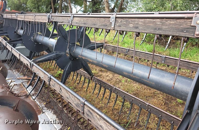 image for item EF3806 Gleaner LMF header pickup head
